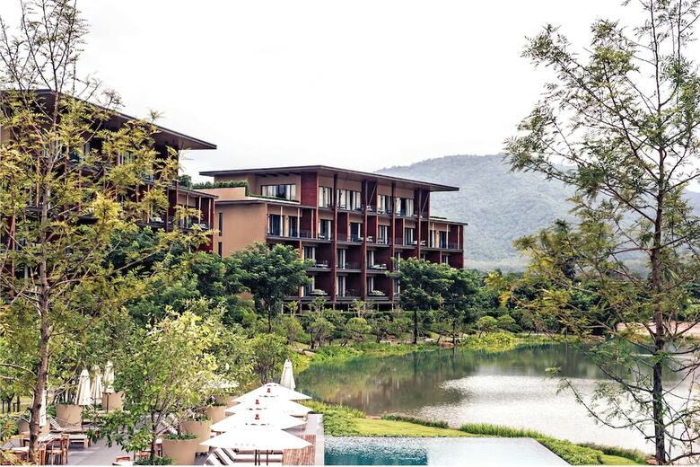 Hotel Atta Lakeside Resort Suite