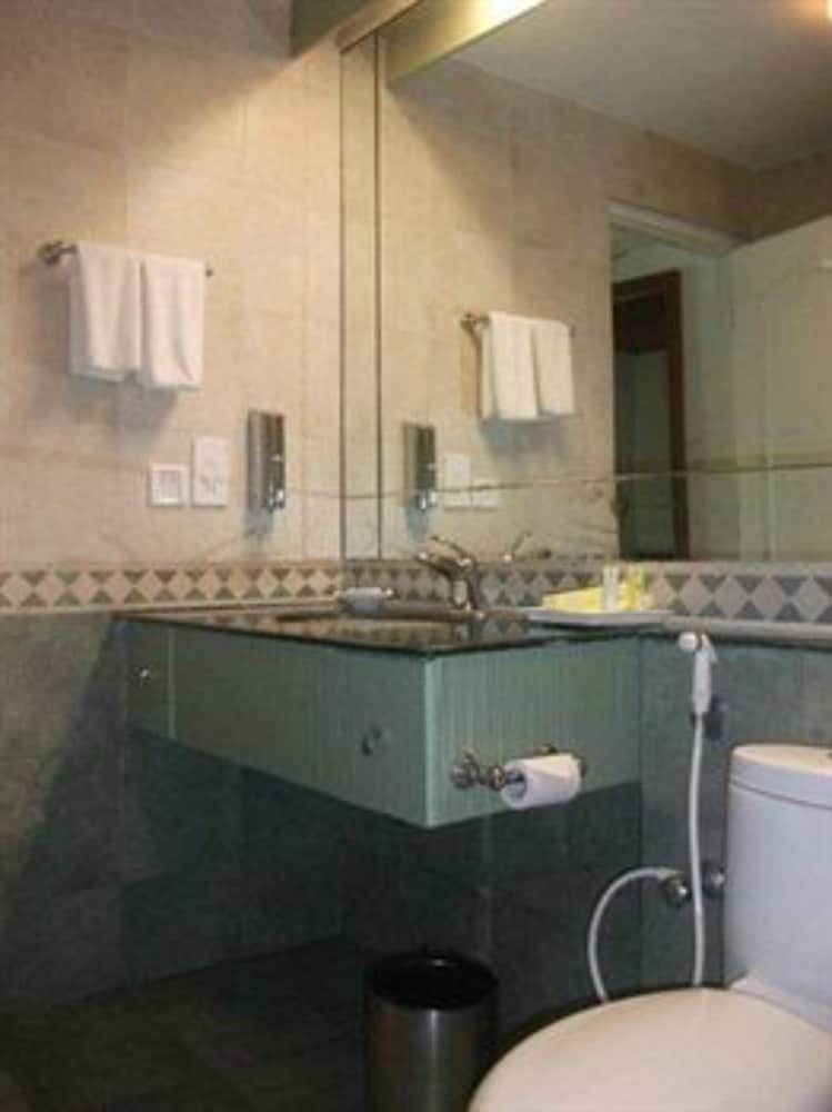 Lemon Tree Hotel, East Delhi Mall, Kaushambi