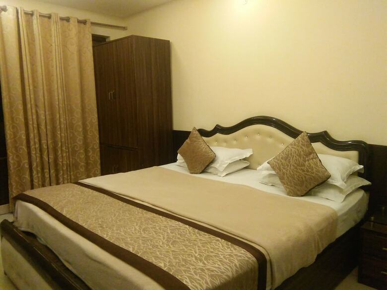 Hotel Rajpur Heights