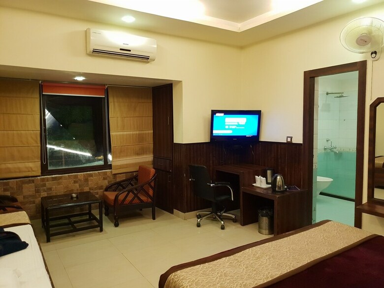 Hotel Rajpur Heights