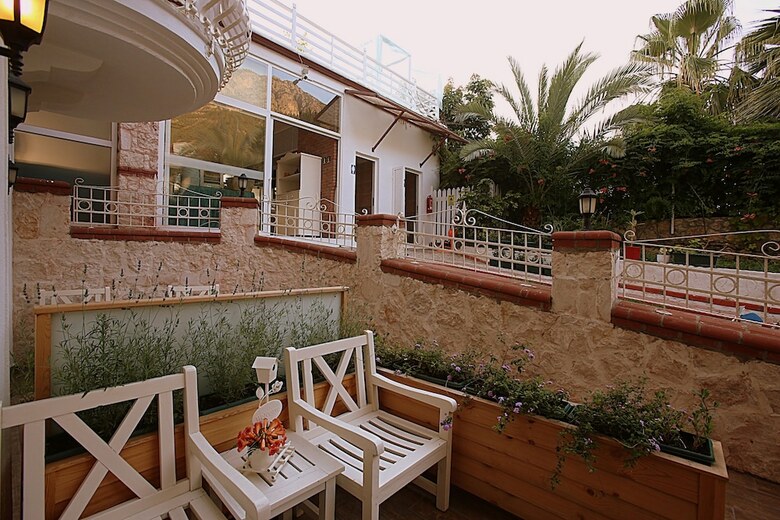 S3 Orange Exclusive Hotel