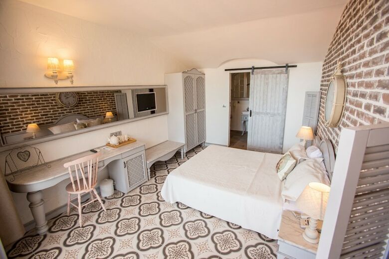 S3 Orange Exclusive Hotel