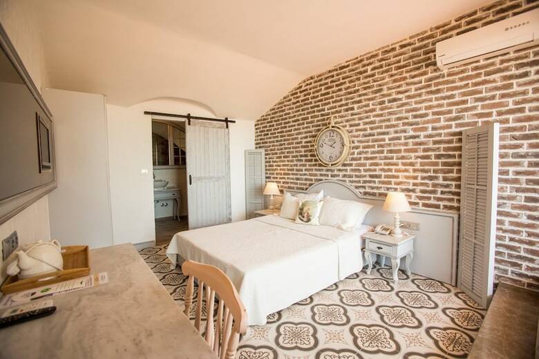 S3 Orange Exclusive Hotel