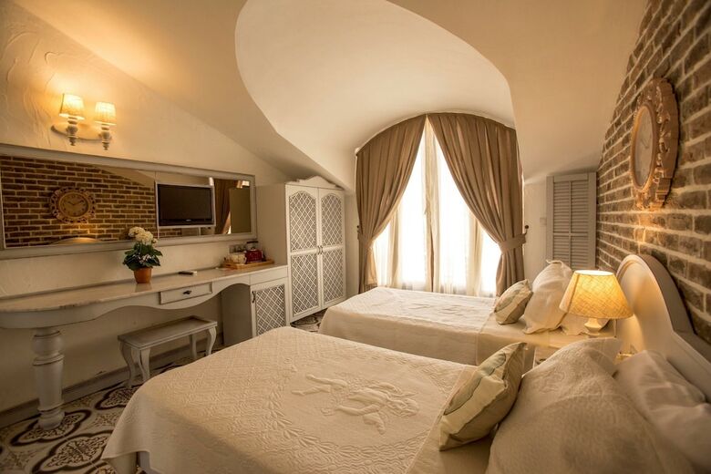 S3 Orange Exclusive Hotel