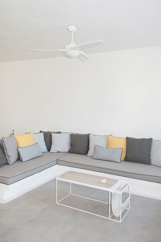 Apartamentos Seaside Paros Naousa