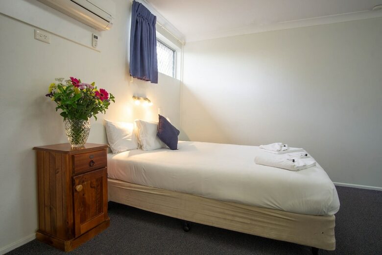 Mas Country Acacia Motor Inn