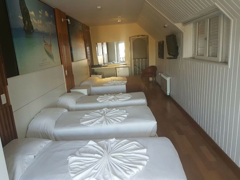 Chris Park Hotel
