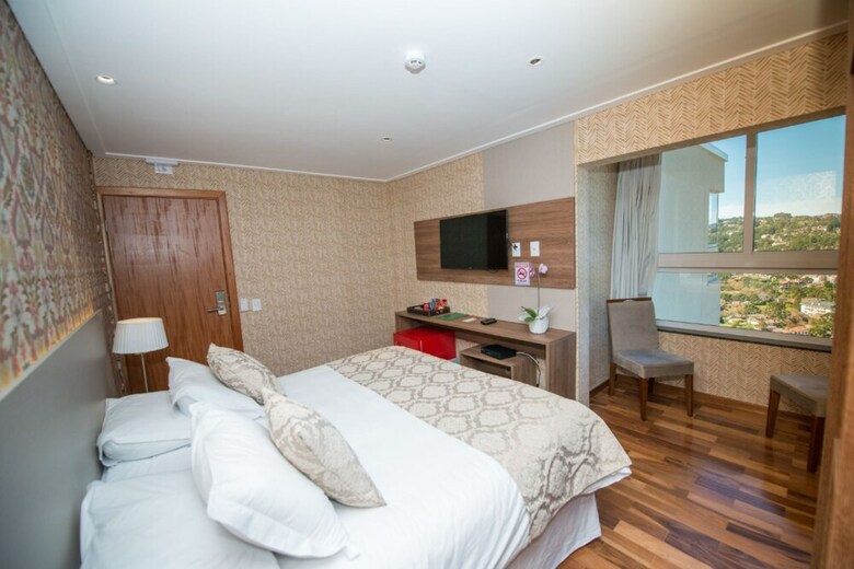 Chris Park Hotel