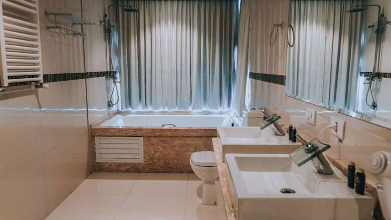 Chris Park Hotel