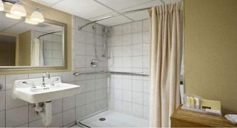 Wyndham Garden Hotel Newark Airport