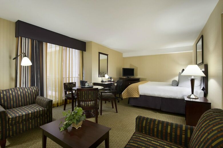 Wyndham Garden Hotel Newark Airport
