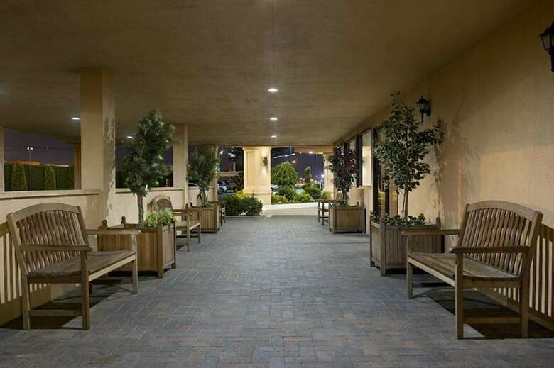 Wyndham Garden Hotel Newark Airport