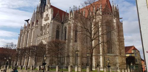 Hostal Adams Bistro Und Pension