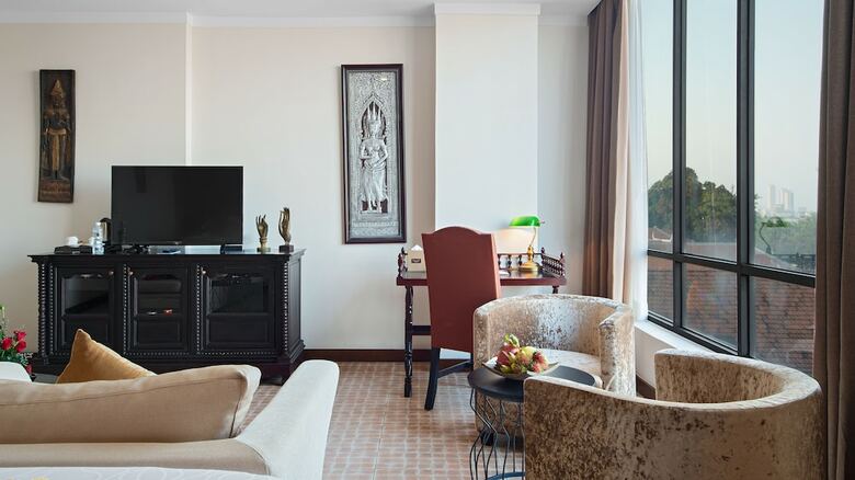 Palace Gate Hotel & Resort