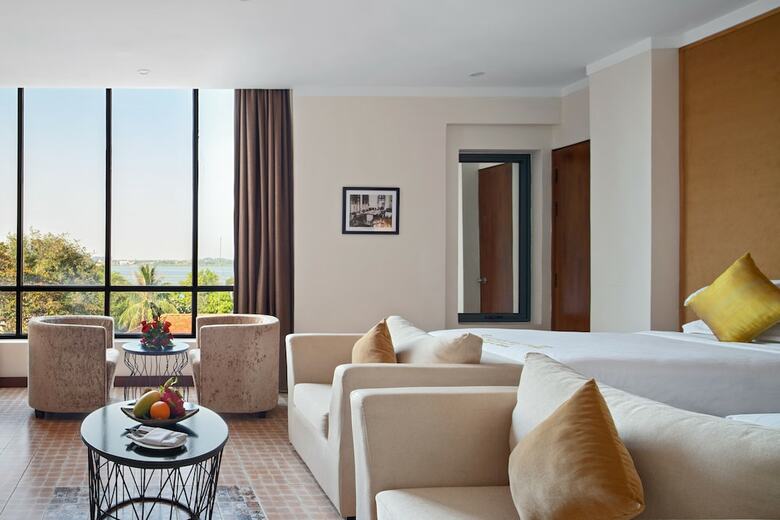 Palace Gate Hotel & Resort