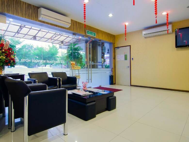 8 Days Boutique Hotel @ Mount Austin Jb