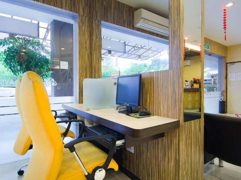 8 Days Boutique Hotel @ Mount Austin Jb