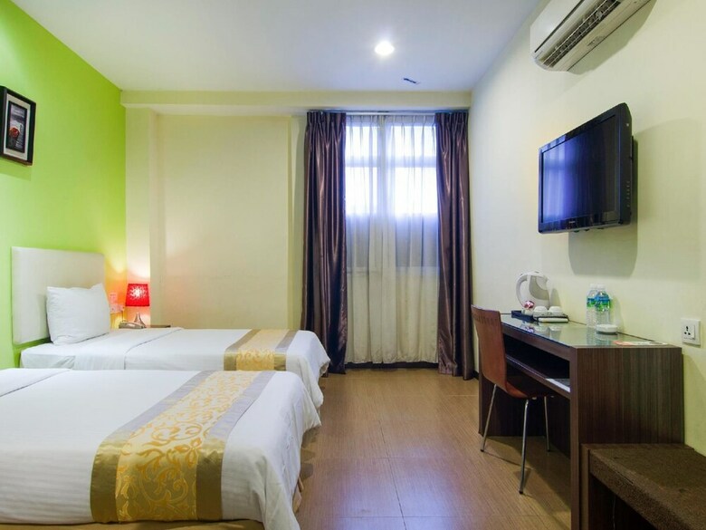 8 Days Boutique Hotel @ Mount Austin Jb