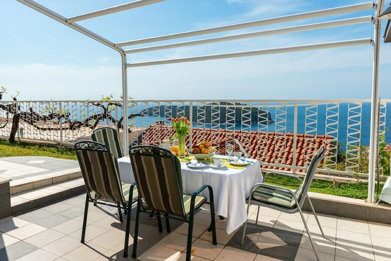 Apartments And Room Lora