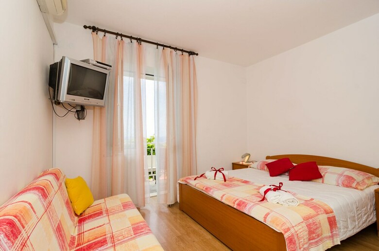 Apartments And Room Lora