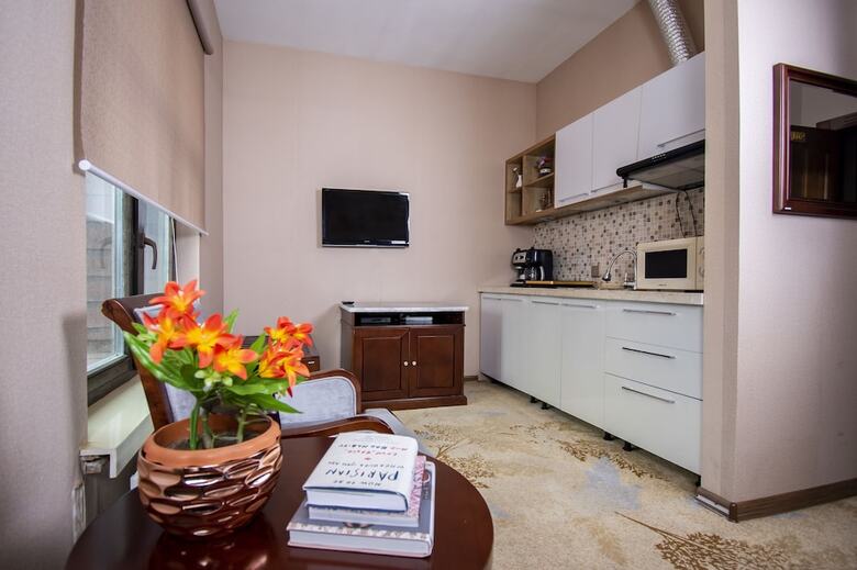 Mika Hotel