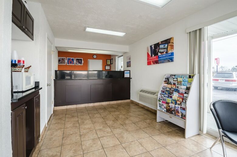 Motel 6 Commerce Ga
