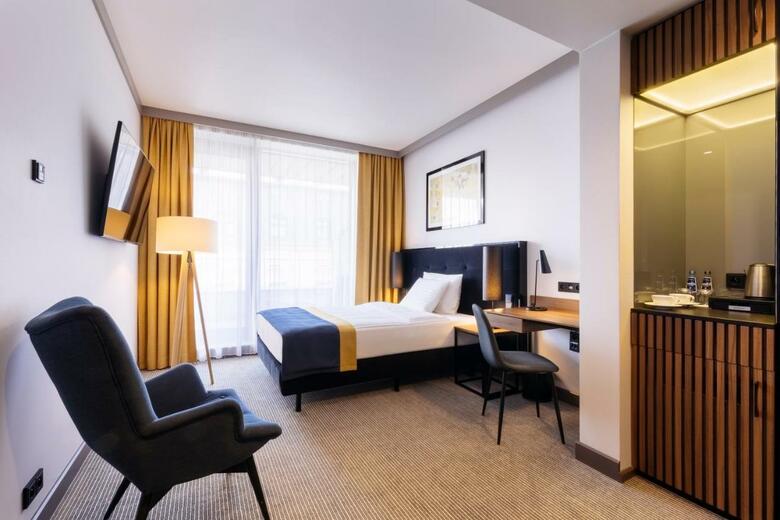 Grand Ascot Hotel
