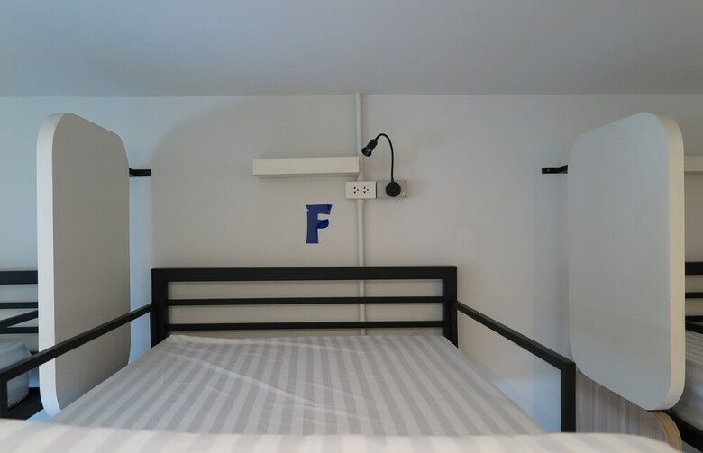 Hostal Phuket Marine Poshtel