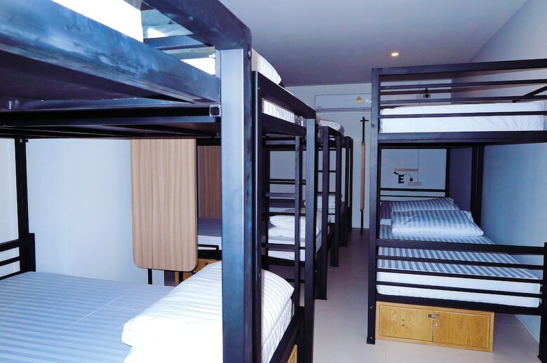 Hostal Phuket Marine Poshtel