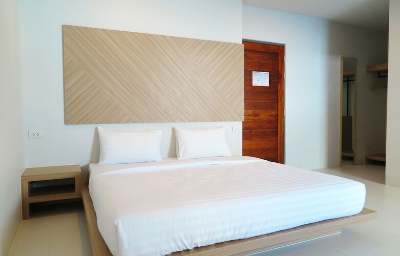 Hostal Phuket Marine Poshtel