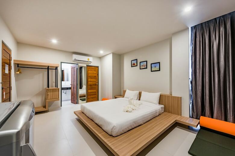 Hostal Phuket Marine Poshtel