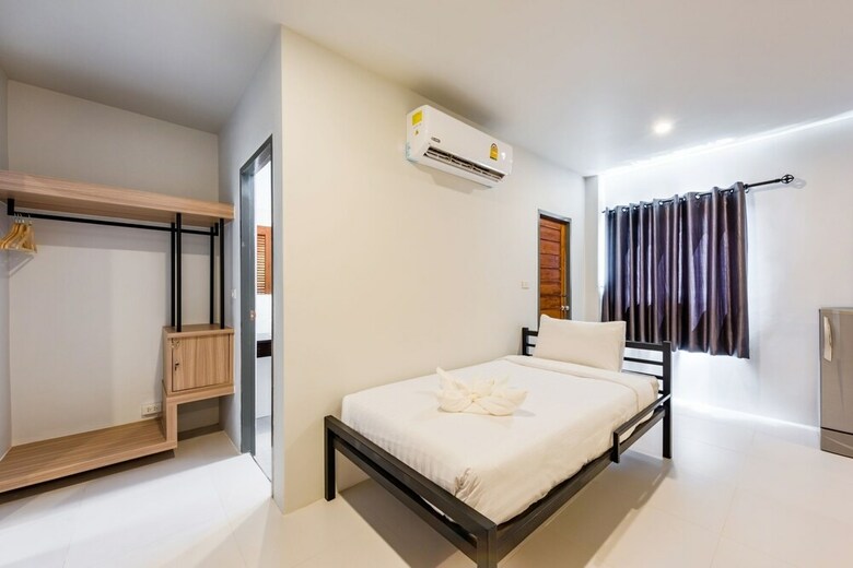 Hostal Phuket Marine Poshtel