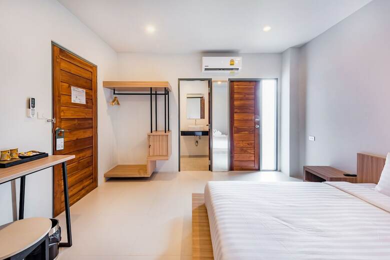 Hostal Phuket Marine Poshtel