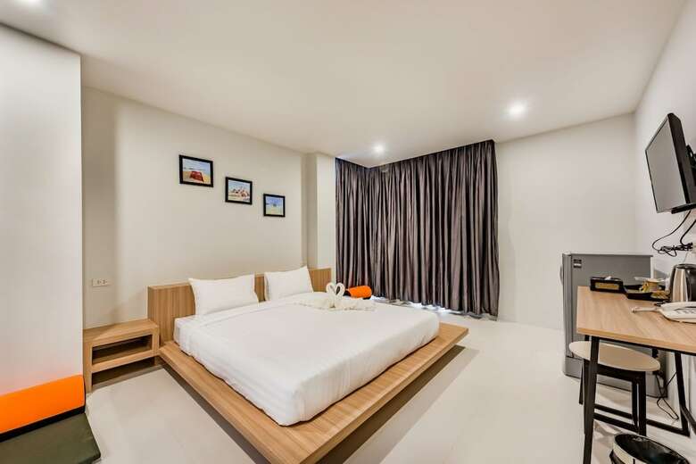 Hostal Phuket Marine Poshtel