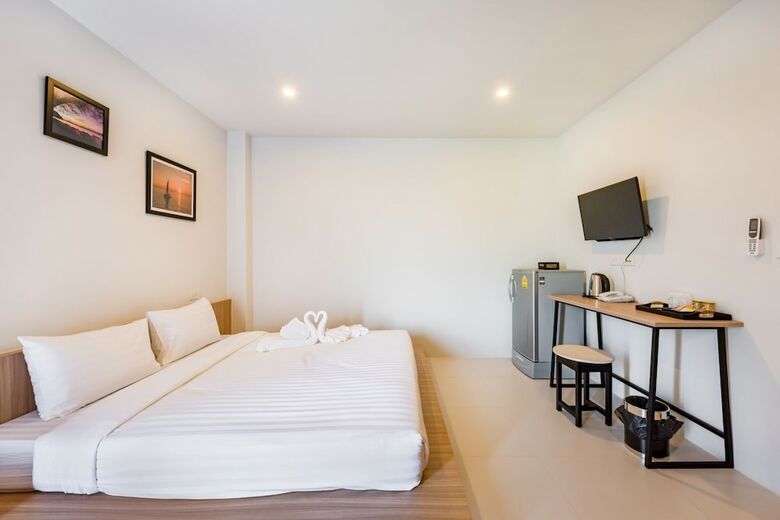 Hostal Phuket Marine Poshtel