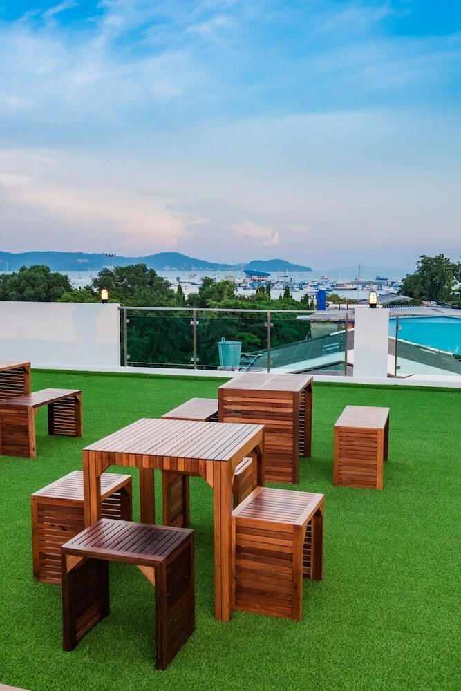 Hostal Phuket Marine Poshtel