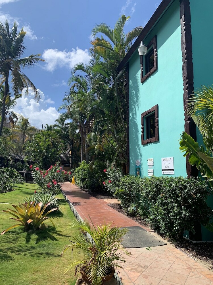 Hotel Emerald Beach Resort
