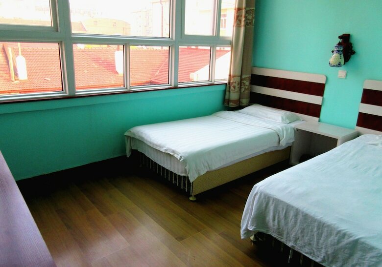 Hostal 25 Four Seasons Youth Hostel