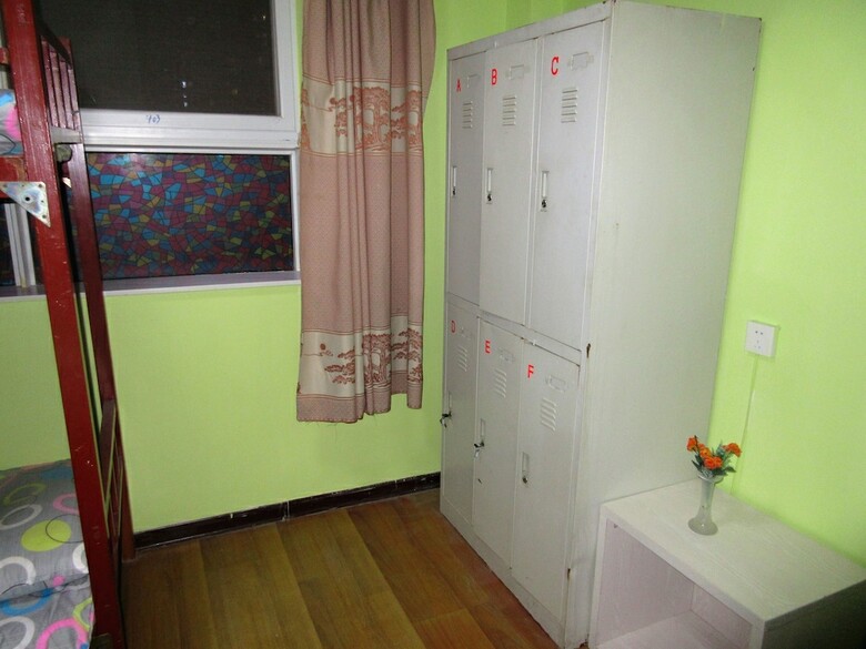 Hostal 25 Four Seasons Youth Hostel