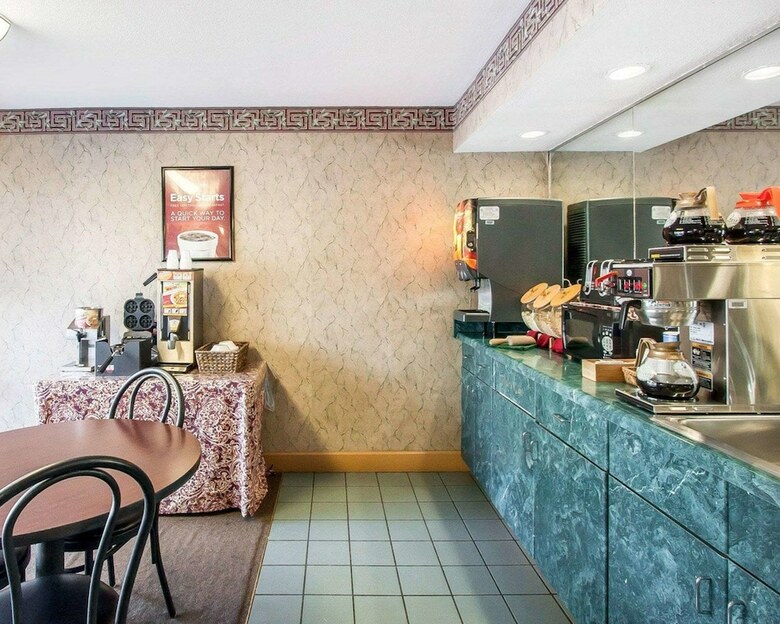 Motel Econo Lodge  Inn & Suites