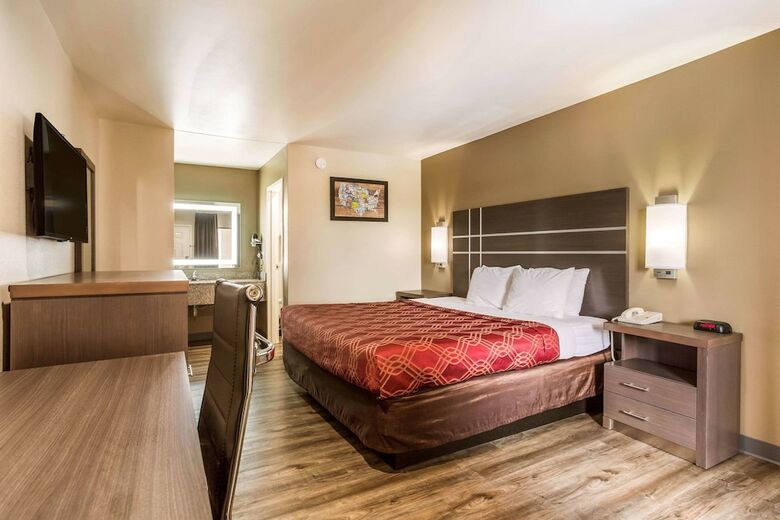 Motel Econo Lodge  Inn & Suites