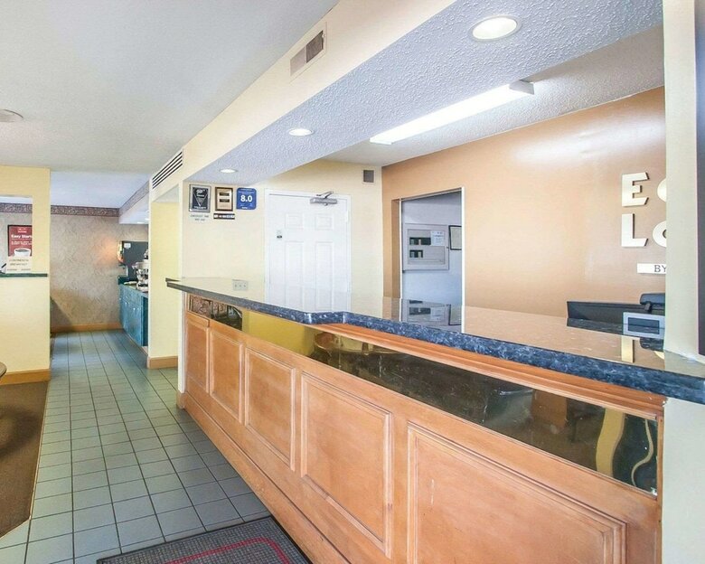 Motel Econo Lodge  Inn & Suites