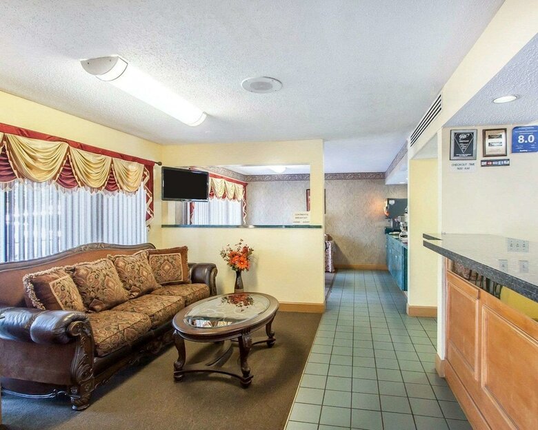 Motel Econo Lodge  Inn & Suites