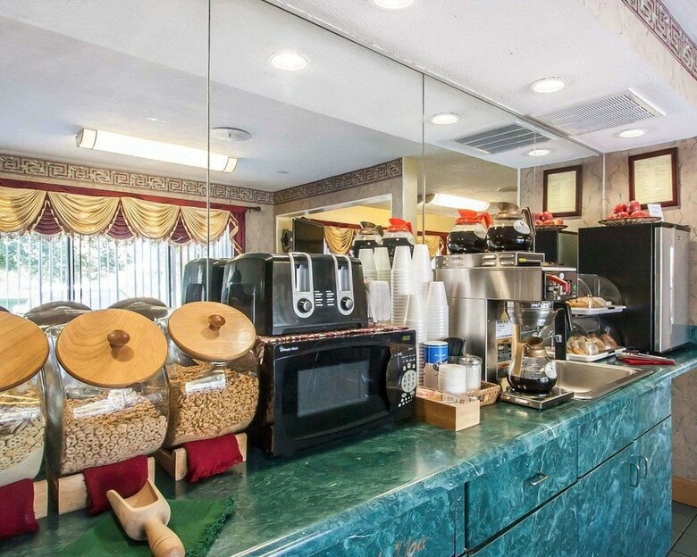 Motel Econo Lodge  Inn & Suites