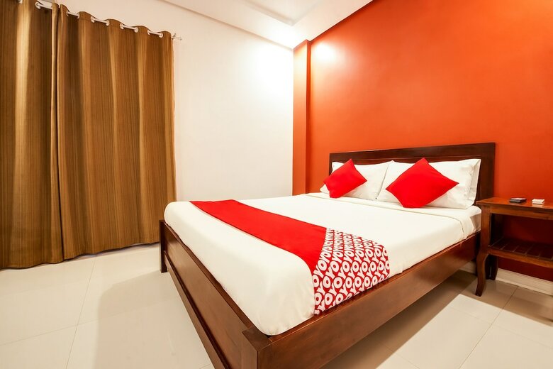 Oyo 402 Royale Parc Hotel