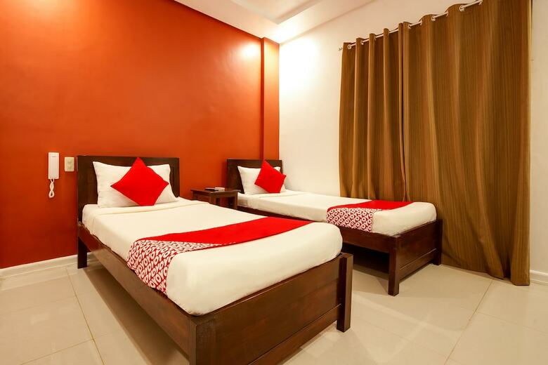 Oyo 402 Royale Parc Hotel