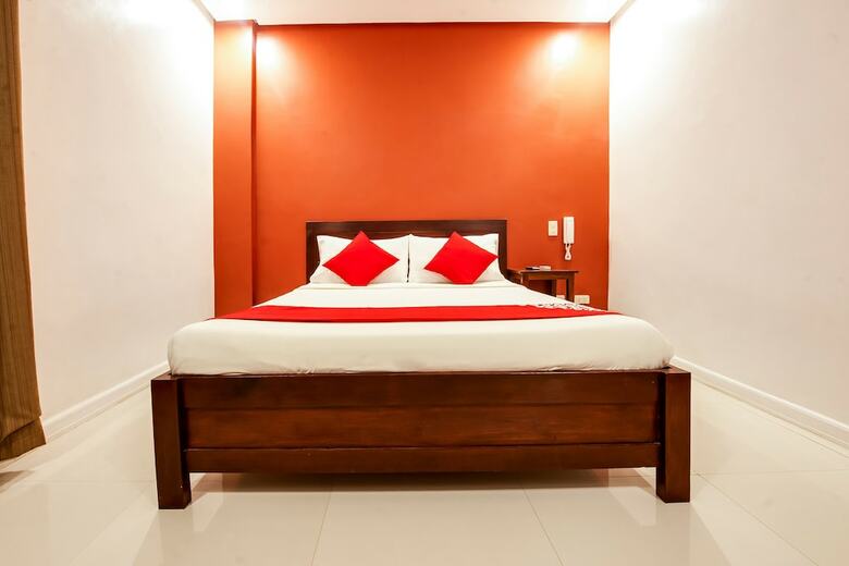 Oyo 402 Royale Parc Hotel