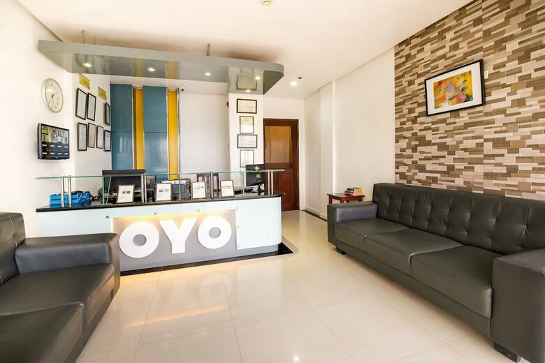 Oyo 402 Royale Parc Hotel