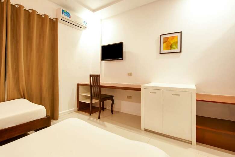 Oyo 402 Royale Parc Hotel