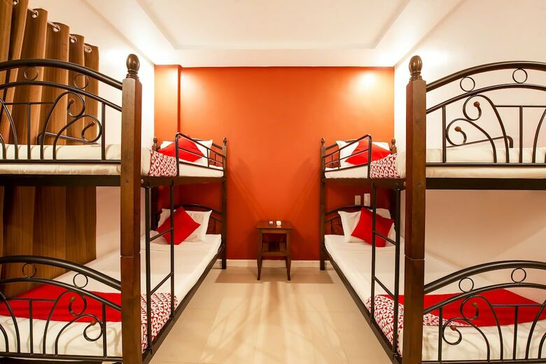 Oyo 402 Royale Parc Hotel